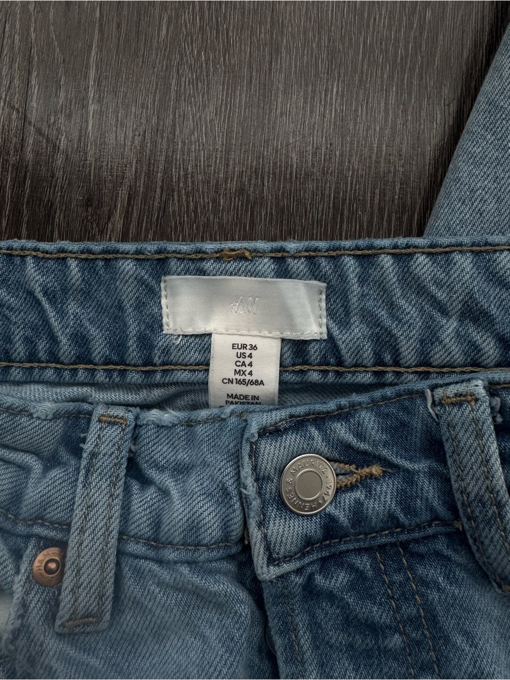 H&M Straight Leg Jean High Rise | Size 4 - Picture 3 of 3